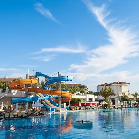 Semesteranläggning (resort) Alba Queen 5*