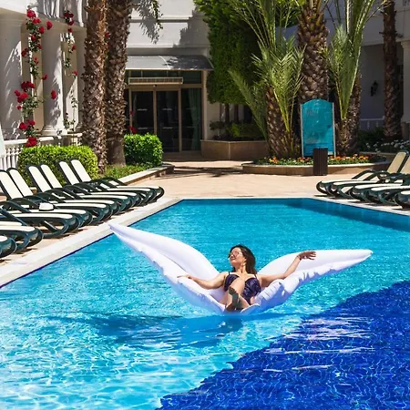 Resort Alba Queen Side